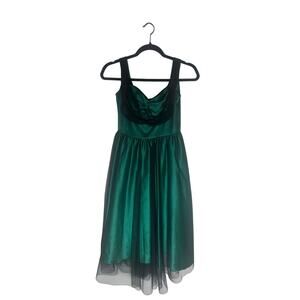 Stop Staring! Women's 6 Emerald Green Fit & Flare Party Dress Vintage-Inspired